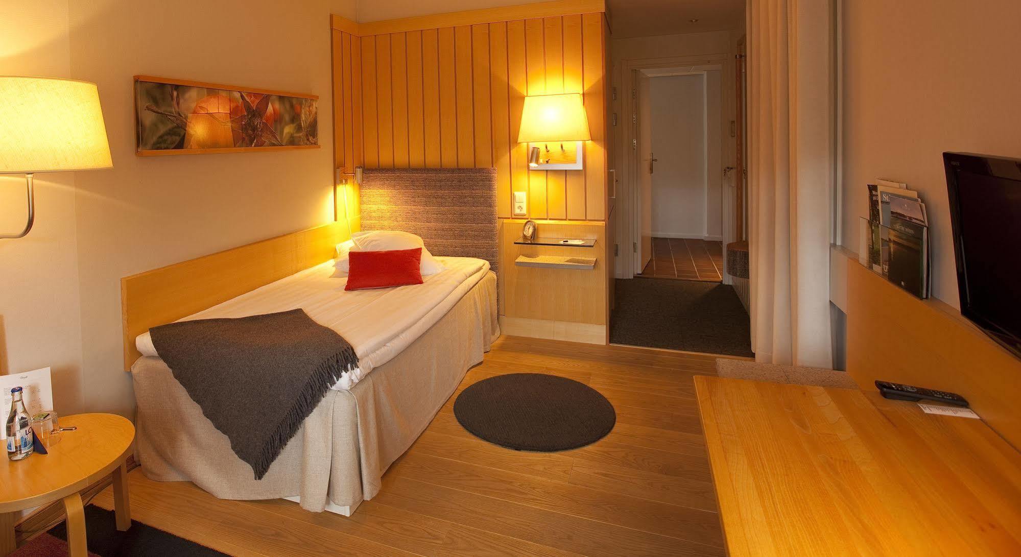 Djuroenaeset Hotell & Konferens Djurhamn Kültér fotó