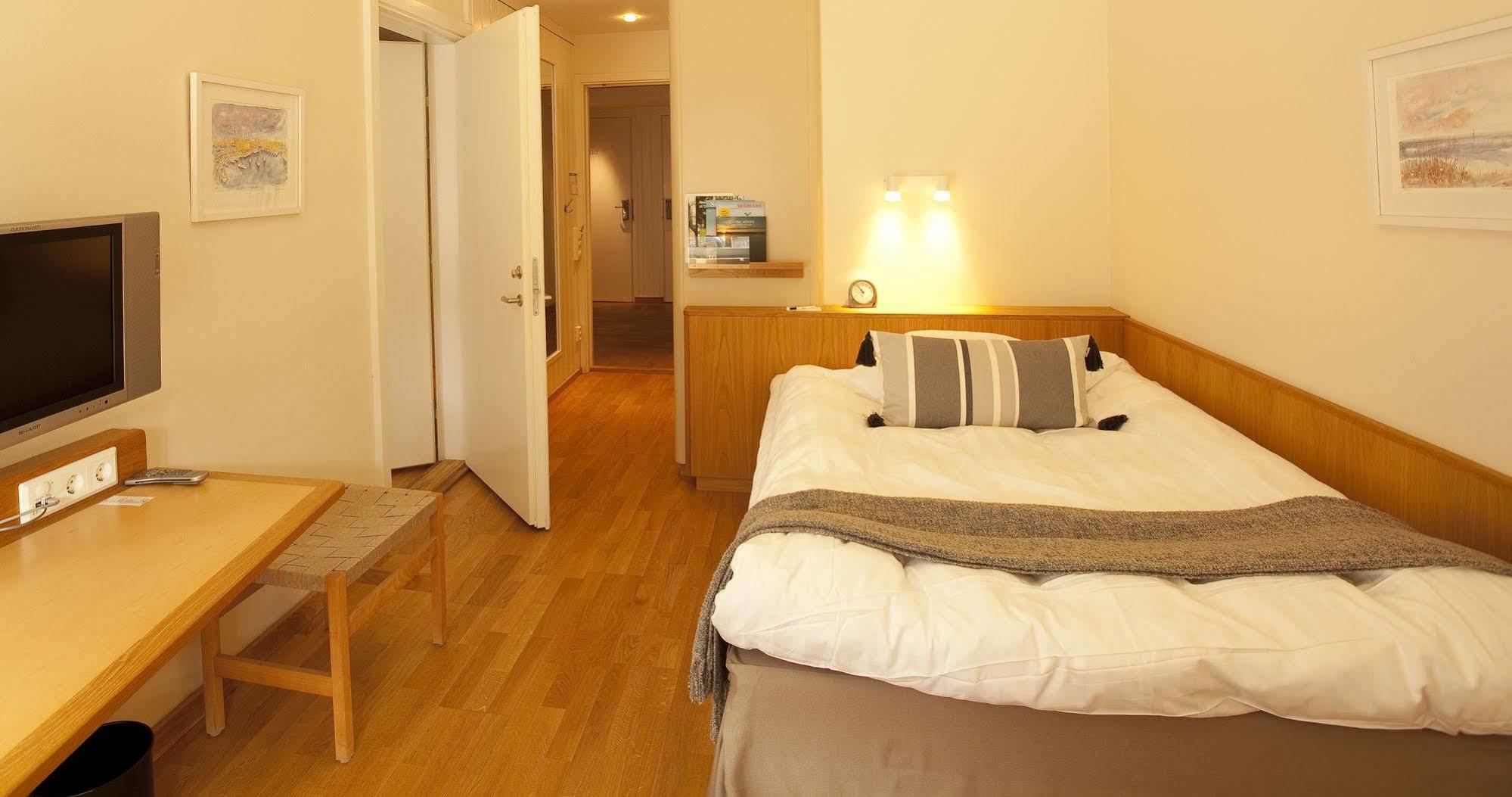 Djuroenaeset Hotell & Konferens Djurhamn Kültér fotó